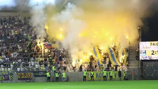 Fanúšikovia FC Košice a ich pyroshow počas derby s Prešovom