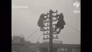 UK: LONDON:  FREAK STORM DAMAGE: (1954)