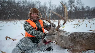 MUZZLELOADER HUNTING! (BIG BUCK!!)- Iowa Deer Hunting Action