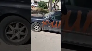 Машины "Z" украшают патриоты Украины