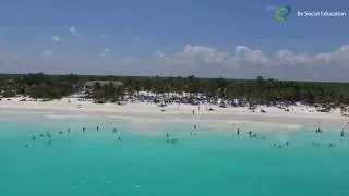 Tulum, Mexico -  Playa Paraíso desde un drone.
