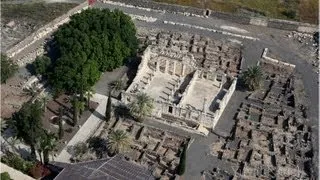 Capernaum: a synagogue, a Church and the house of St. Peter. Tour guide: Zahi Shaked כפר נחום