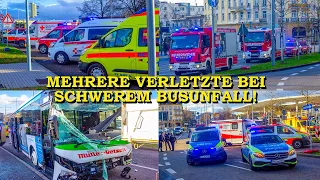 Schulbus kracht in Lastwagen | Mehrere verletzte Kinder | Feuerwehr & Rettungskräfte im Großeinsatz