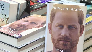 Sale a la venta polémico libro de memorias del príncipe Enrique | AFP