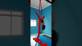 Sequência da trava de coxa no Tecido Acrobático.