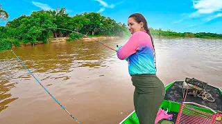 Pescaria no Rio Araguaia com minha Amiga Fran.