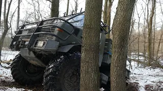 ЗАЗ-968м и UNIMOG off-road в зимнем лесу, Бородач помогает начинающим ДЖИПЕРАМ