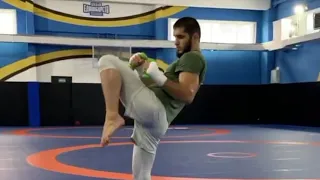 Islam Makhachev and Umar Nurmagomedov training for UFC 254