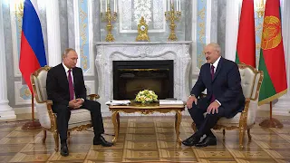 Переговоры Президента Беларуси А.Лукашенко и Президента России В.Путиным в узком составе перед ВГС