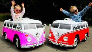 Gaby and Alex driving Power Wheel Buses. The Wheels on the Bus Song