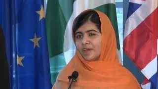 Malala Yousafzai accepts the Sacharov Prize in the European Parliament