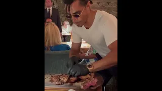 Nusret Saltbae Cutting Our Steak Himself at Nusr-Et Steakhouse Mykonos #nusret #saltbae