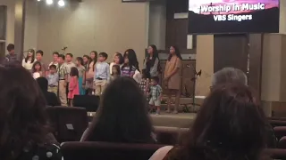 ROAR VBS participants singing Thankful