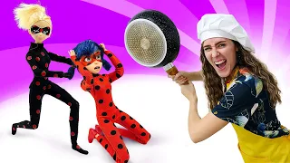 ¿Se reconciliarán LadyBug y AntiBug? Vídeos de muñecas y juguetes en la cocina para niños.