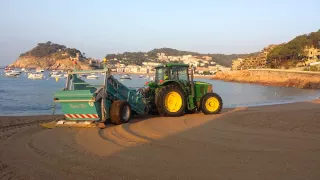 Уборка пляжа в Испании