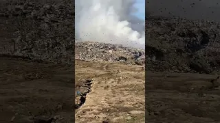 Загоревшаяся свалка вблизи Махачкалы