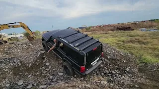 playing in dirt piles 2006 jeep commander on 35's