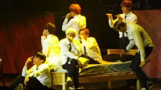 방탄소년단 (BTS) - Blanket Kick (Live in Chile - TRB Ep. II) (02.08.2015)