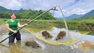 The girl makes her own fishing skills, living life on the lake.