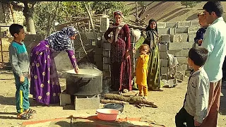 Making Iranian Ash and Serving the Neighbors : Village life of Iran (2022)