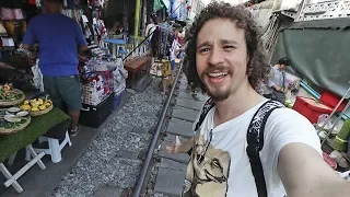 El riesgoso mercado en las vías de tren en Tailandia | MAEKLONG 🇹🇭