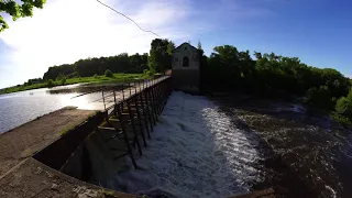 Плотина электростанции на реке Осётр в деревне Ливадия
