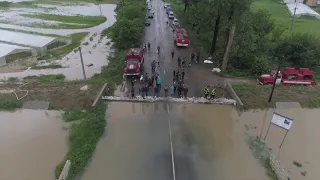 Мукачево Рогатин рятувальники продовжують відкачувати воду з підтопленої траси ВІДЕО