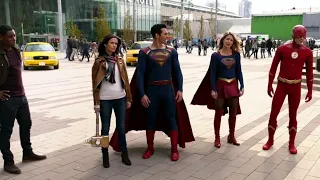 Supergirl e Flash giram em torno da terra e derrotam John Deggan - DUBLADO (PT-BR) HD | Elseworlds