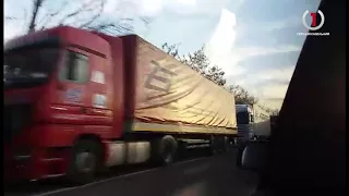 Під КПП "Ужгород" знову довжелезна черга з вантажівок