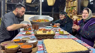 أسلوب حياة قرية أذربيجان | الجدة تطبخ نخاع عظم البقر في القرية الممطرة