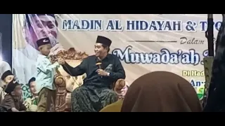 KH.ANWAR ZAID!!!  Naufal bocah tidak meyakinkan tapi semua terkagum mendengar Sholawat yang merdu