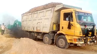 Devita Trying Kobelco SK200-10 Excavator Loading Tipper Truck help pocklen