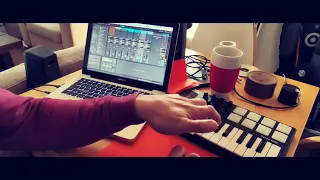 making beats on Ableton live 10 + worlde Panda mini keyboard