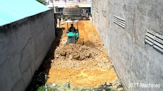 New Processing Skills Operator Miniature Small Bulldozer Pushing Soil Making Village With Truck 5Ton