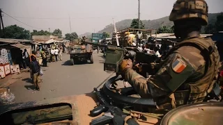 Patrouille de la force Sangaris autour de Bangui