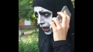 Переодетая в пугающую монашку из фильма «Заклятия» девушка ходила по улицам Кисловодска
