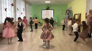 «Мамин день» Общий парный танец на 8 марта. Старшая группа в детском саду