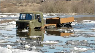 ГАЗ-66 с мотором ВАЗ прёт вброд по льдам! The Soviet truck is rushing through the ice