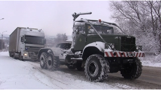 Рятувальники буксирували вантажні автомобілі