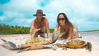 GIANT MUD CRAB! Hand Catching Dinner (Too big to eat?)