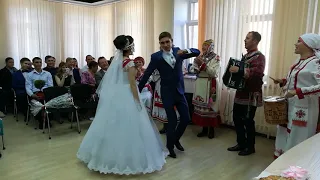 Чувашская свадьба в Чебоксарах: народные танцы, песни и национальный напиток