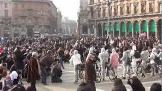 Flashmob 02/03/2013 Milano Piazza del Duomo circa 1000 persone