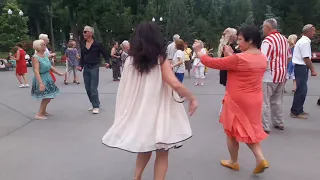 С розою красивою!!!💃🌹Танцы в парке Горького!!!💃🌹Харьков 2021