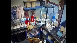 Один из прилётов в Киеве в октябре попал на камеры наблюдения в кофейне