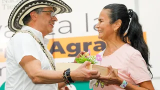 Presidente Petro en la entrega de 494 hectáreas de tierra fértil a familias campesinas en Aguachica