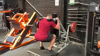 Reverse V squat machine - quad focus