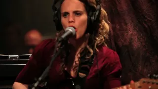 Anna Calvi - Desire (Live on KEXP)