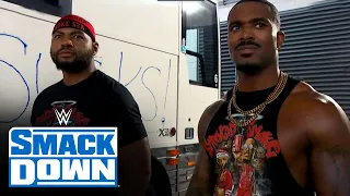 Maximum Male Models and Los Lotharios spray paint the wrong bus: SmackDown, Aug. 26, 2022
