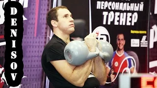 Иван Денисов выступает в двоеборье с гирями 36 кг и временным регламентом 6 минут
