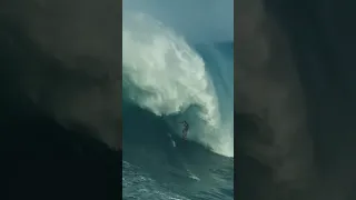When a GIANT Wave wants to EAT you!